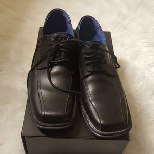 Men's black dress shoes
